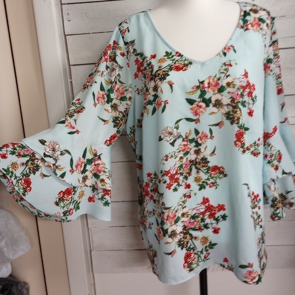 Floral Print Bell Sleeve Top - Picture 1 of 11